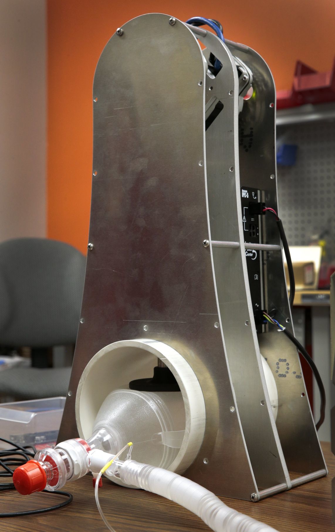 Washington University builds team of engineers, machinists and healthcare workers to make a ventilator